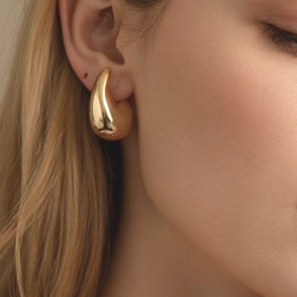 Teardrop 14k Gold plated Earrings NWT - Picture 3 of 3